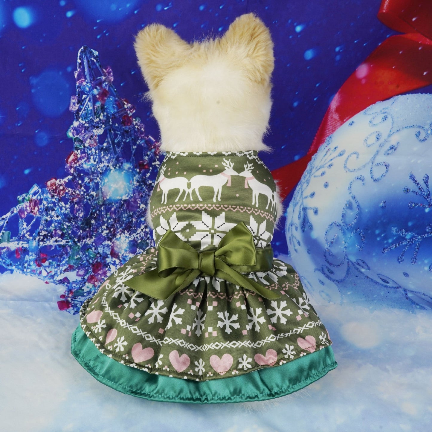 Holiday Elegance Christmas Dresses for Cats & Dogs – Luxury and Festive for Winter Celebrations Pets Possessions LLC